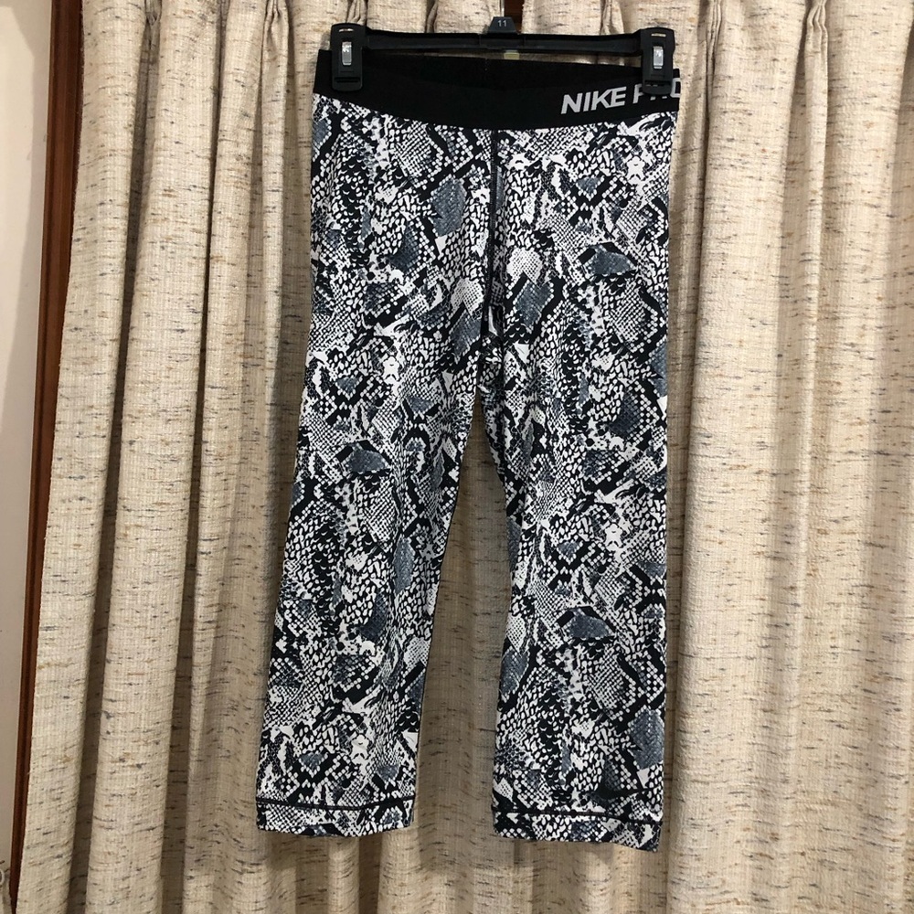 Nike Pro Capri Training Tights Leggings - Medium